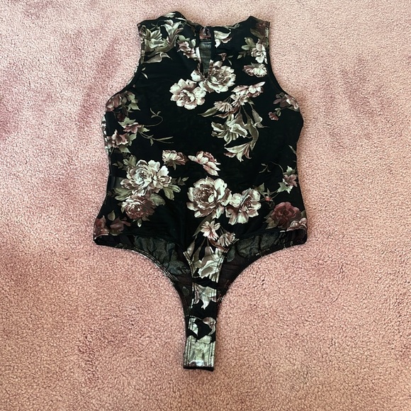 Sheer Floral Bodysuit Size M - Picture 8 of 9